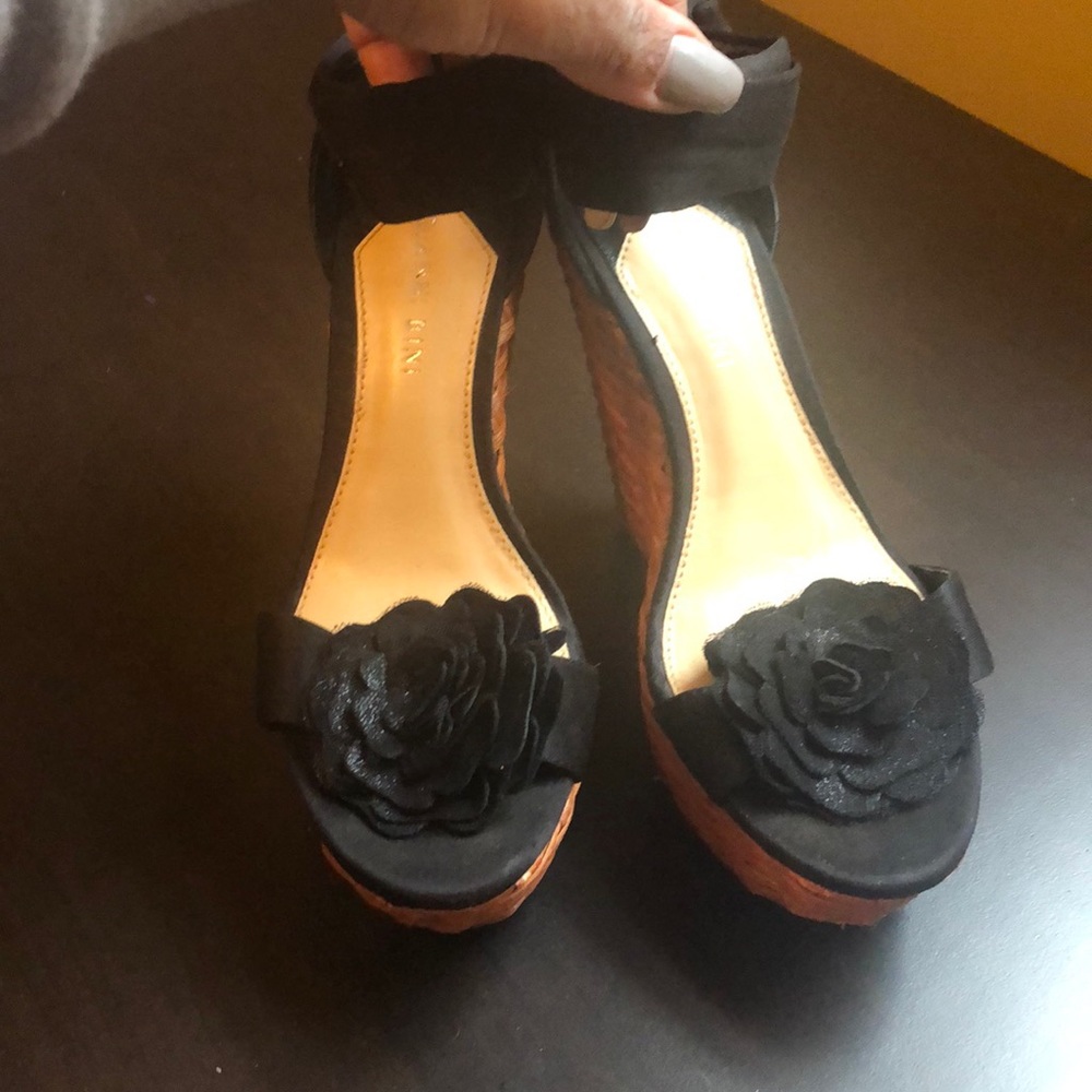 So cute!!! Flower wedges size 9